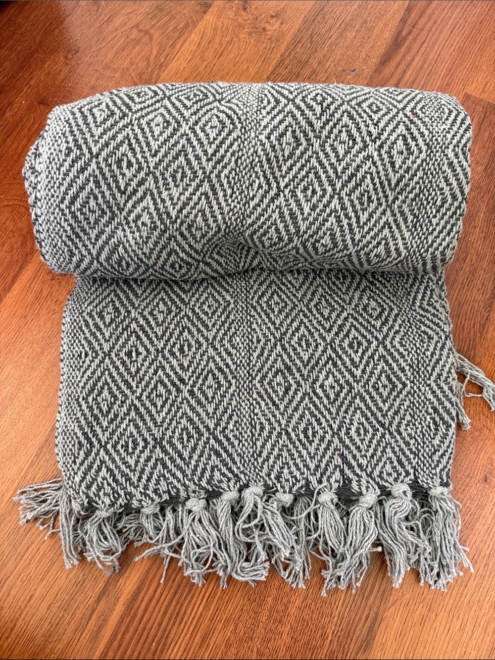 5 Woven Diamond Pattern Throw Blanket in Grey